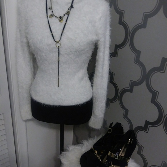 90s Inspired White Sweater Angora Rabbit Fuzzy Fur - Picture 6 of 6
